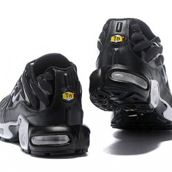 Air Max Plus Tn Black and White Running Shoes Men's