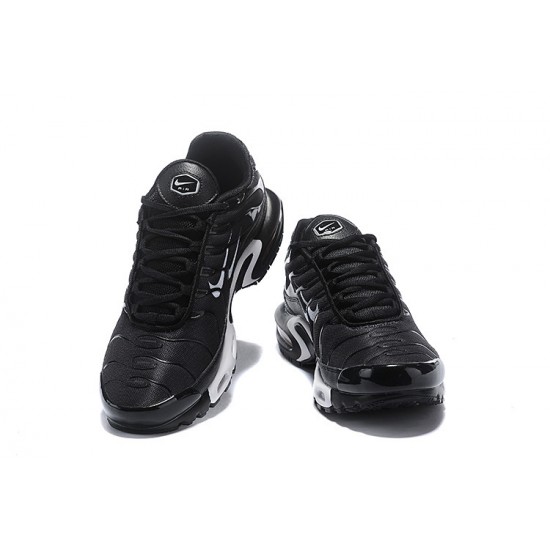 Air Max Plus Tn Black and White Running Shoes Men's